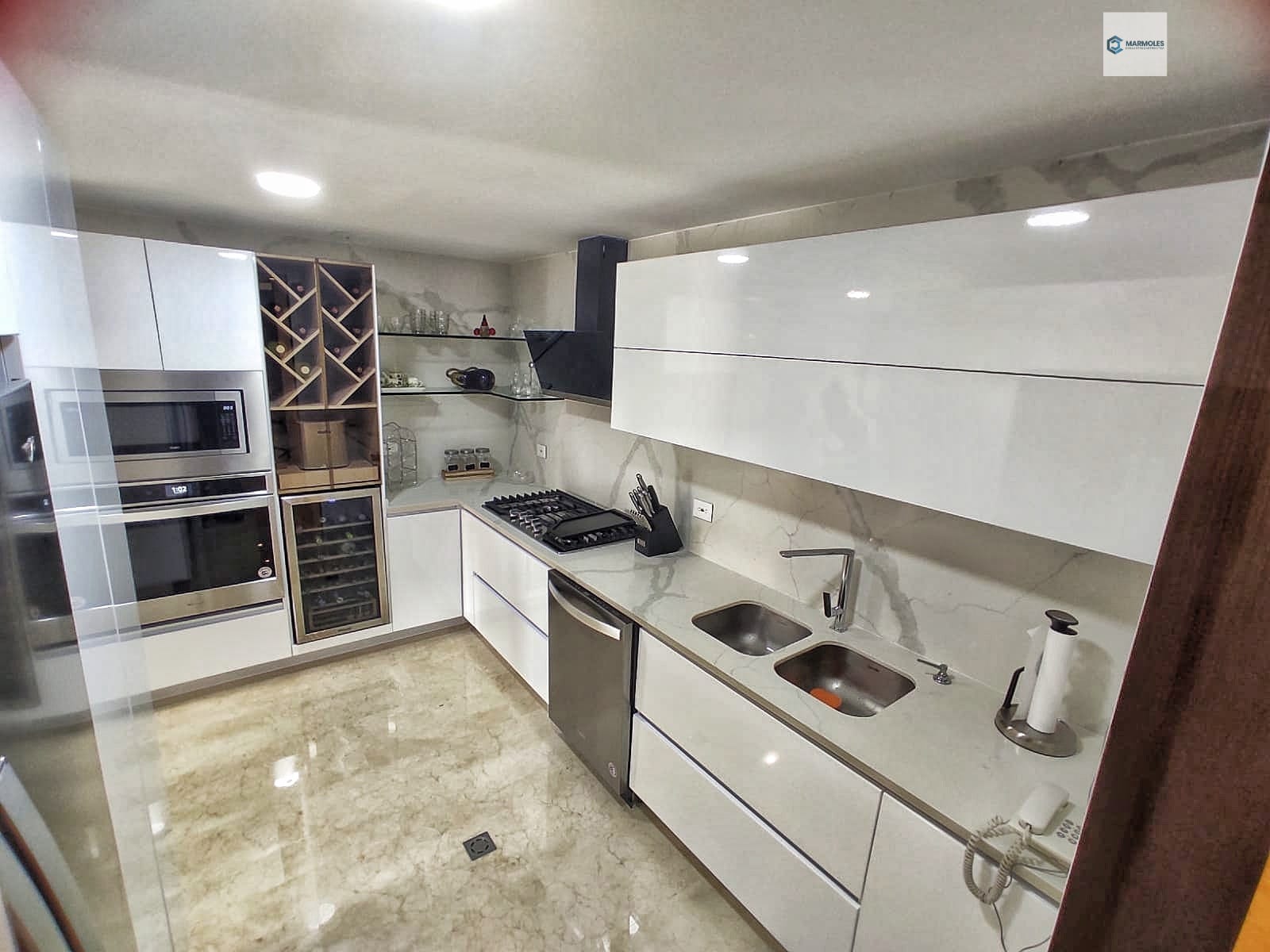 Cocina con granito